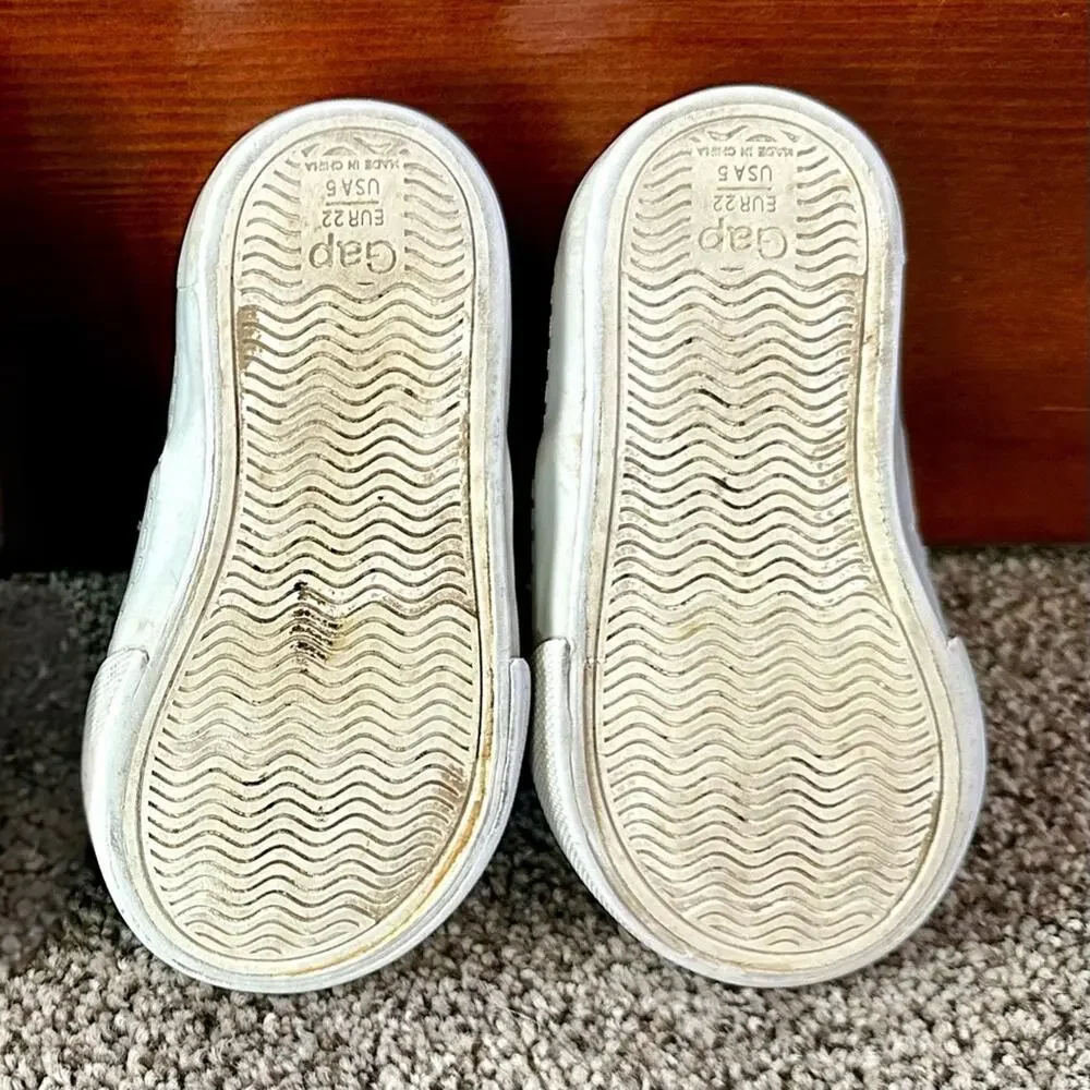 Gap Toddler Girl Eyelet Slip-On Sneakers | Size 5